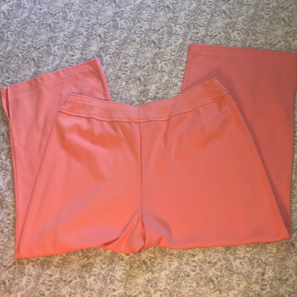 New York and Company Cropped Pant Medium Short - Picture 4 of 4
